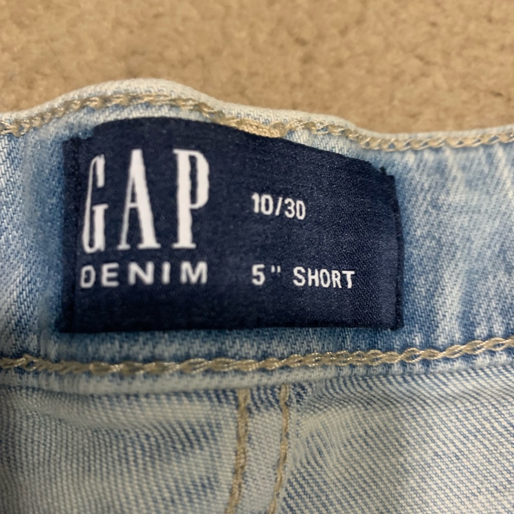 GAP denim shorts. New, never worn, size 10